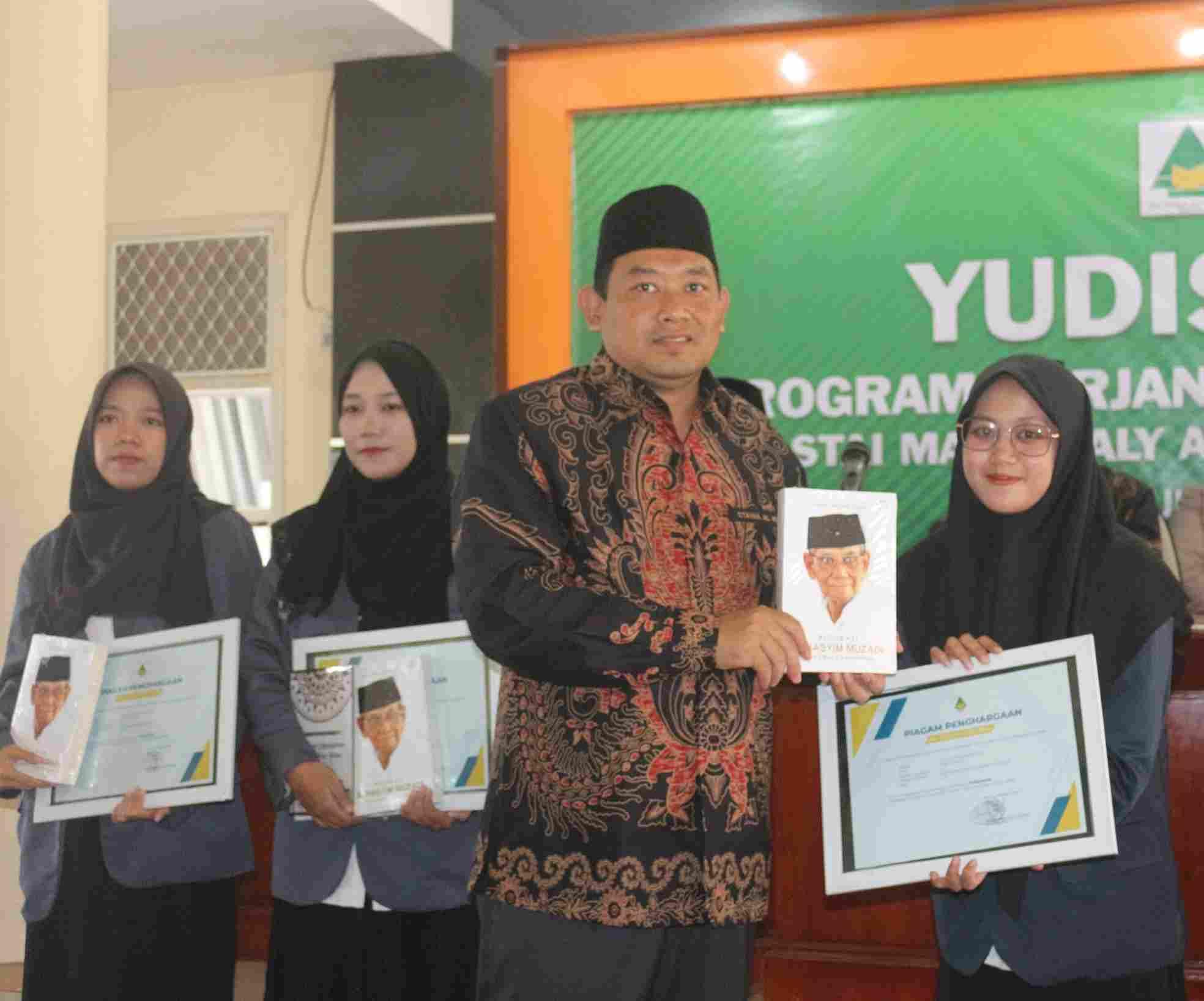 Momen Penghargaan Untuk Mahasiswa STAI Maâhad Aly Al-Hikam Malang